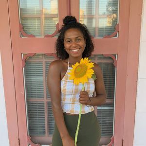 Meet your Posher, Azizza